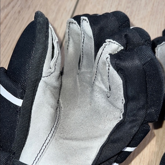 Bauer Legacy Youth Black and White Ice Hockey Gloves with Red Accents - Picture 9 of 11